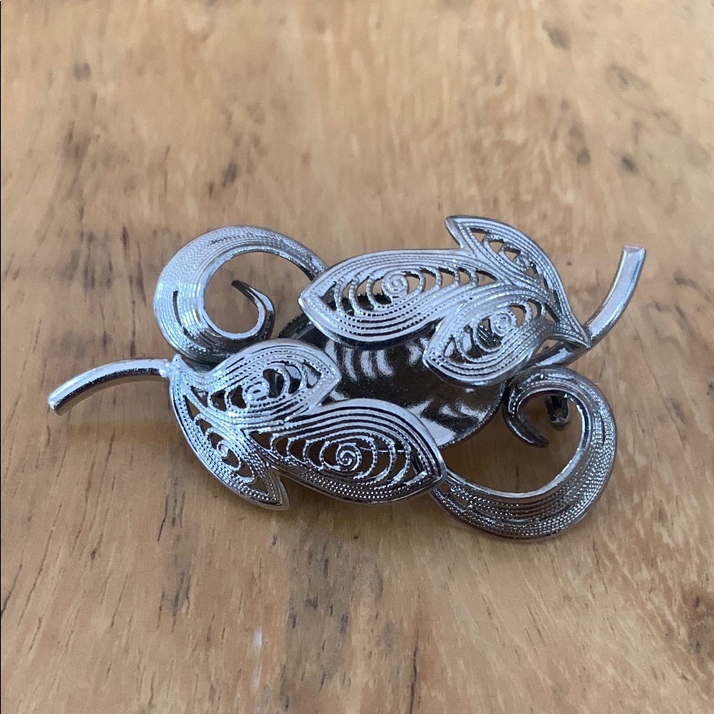 Elegant Vintage Silver Leaf Brooch